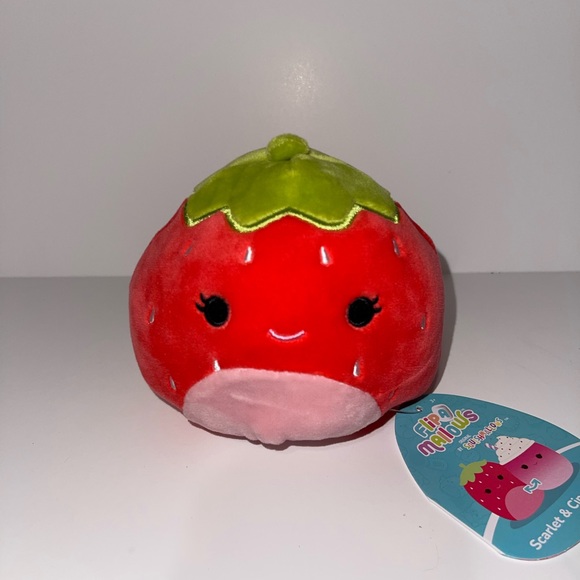 Squishmallows Scarlet The Strawberry & Cinnamon the Frozen Yogurt 5" FlipAMallow - Picture 2 of 9